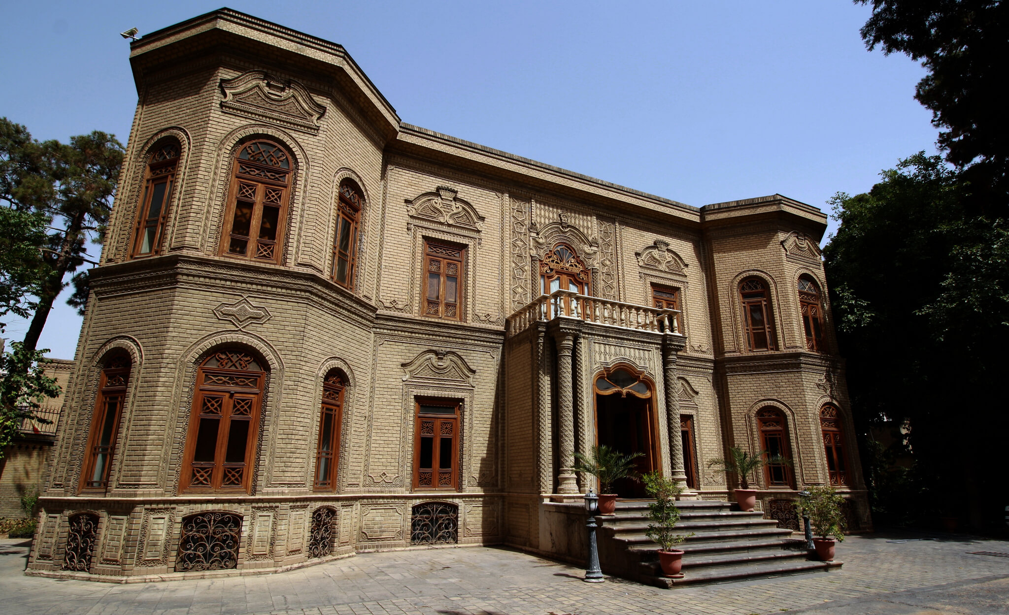 Glassware and Ceramic Museum of Iran, Abgineh Museum