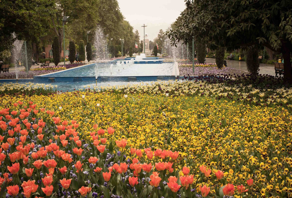 Laleh Park | A Charming Stop | Tehran Attraction | Apochi.com