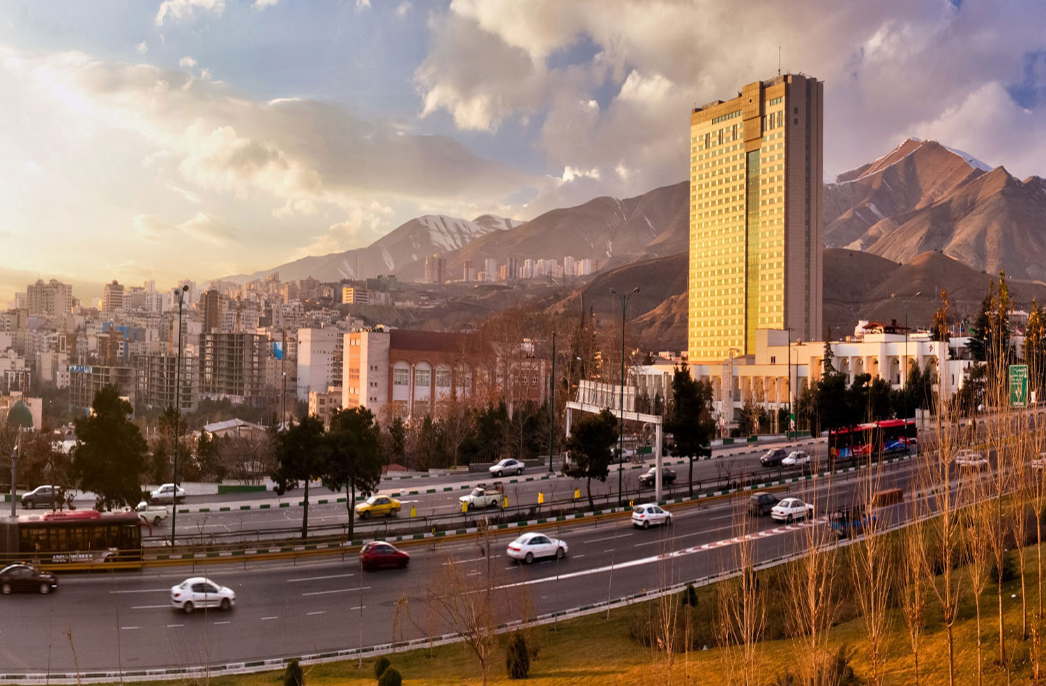 Parsian-Azadi-Hotel-Tehran-8-near Darband