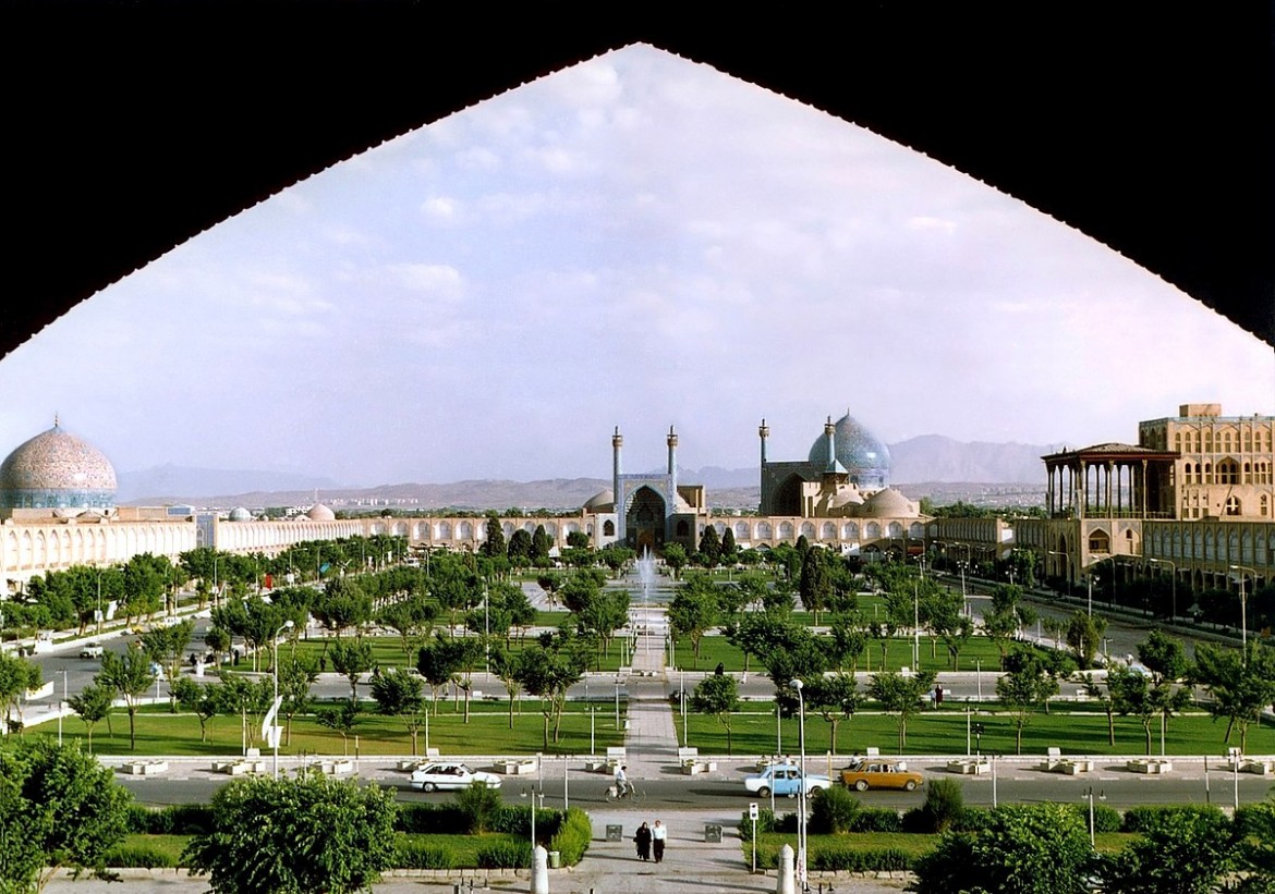 Naqsh-e Jahan Square | UNESCO Heritage | Isfahan Attractions | Apochi.com