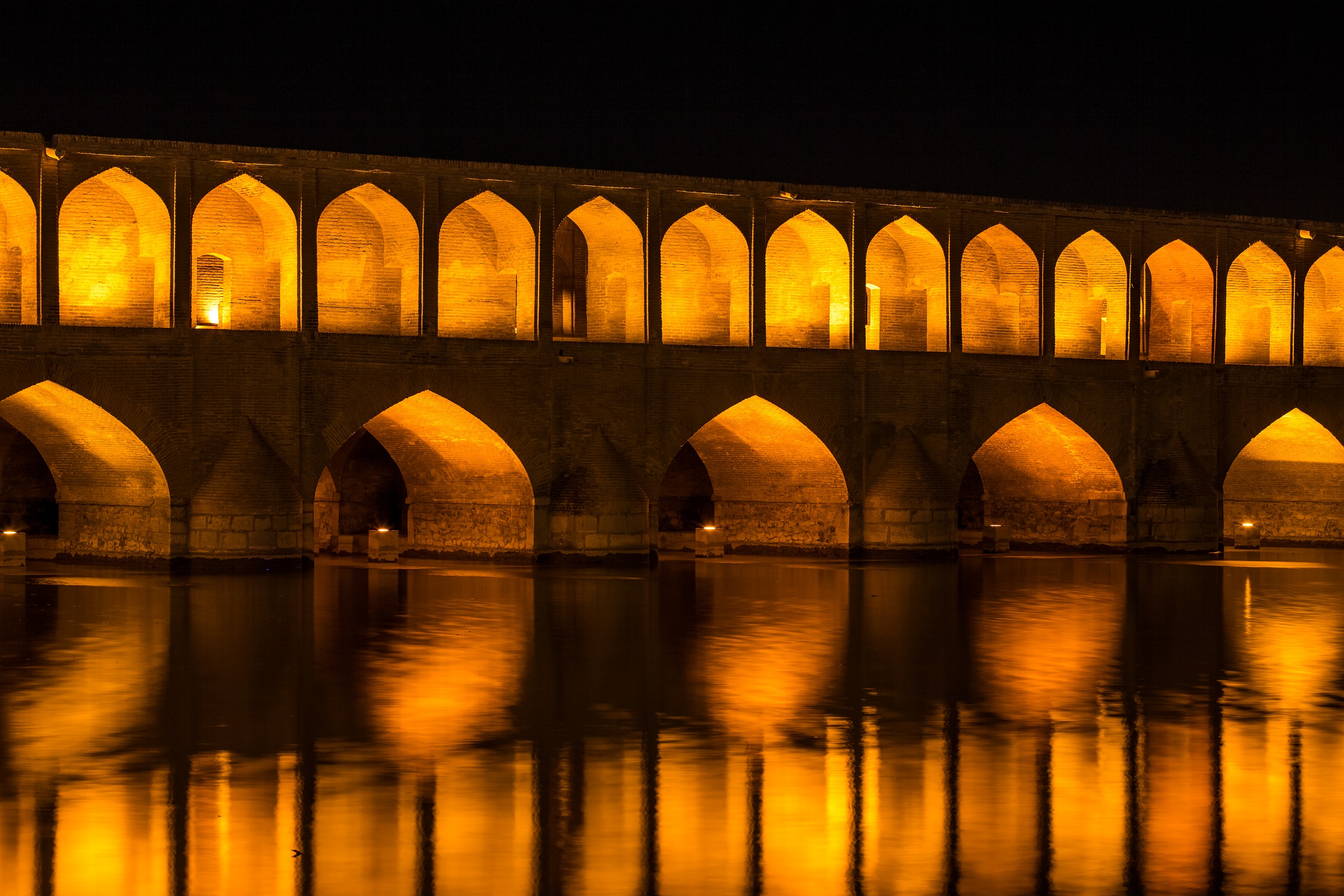 Si-o-Se-Pol Bridge | Symbol of Isfahan | Isfahan Attractions | Apochi.com