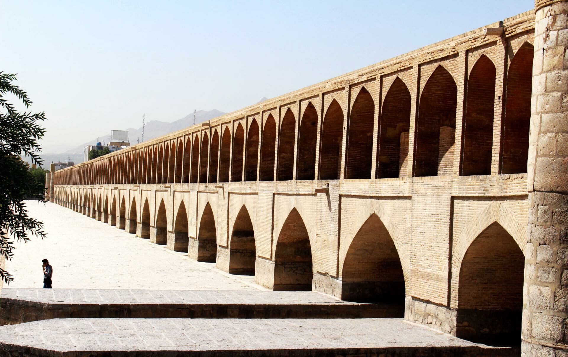 Si-o-Se-Pol Bridge | Symbol of Isfahan | Isfahan Attractions | Apochi.com