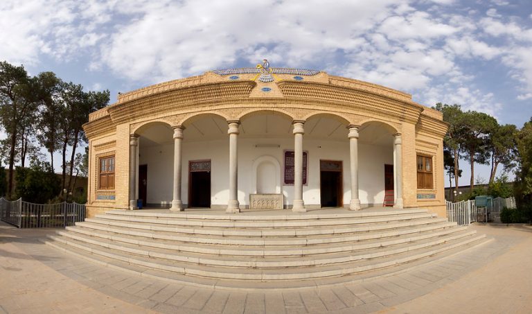 zoroastrian-fire-temple-a-1500-year-fire-yazd-attraction-apochi